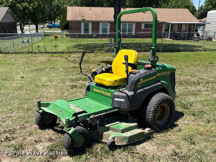 2011 John Deere 997DSL ZTR lawn mower - EW0059