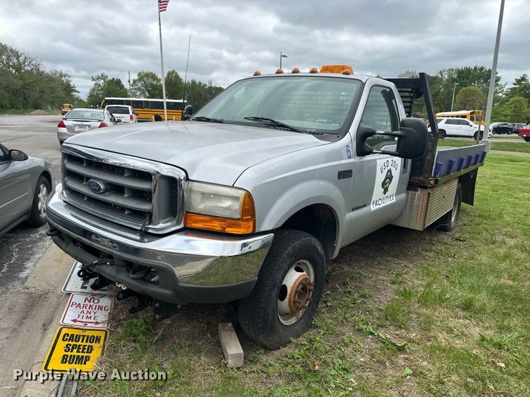 2000 Ford F350 Super Duty flatbed pickup truck - EW2024