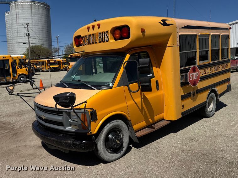 2000 Chevrolet Express 3500 school bus - FB7240