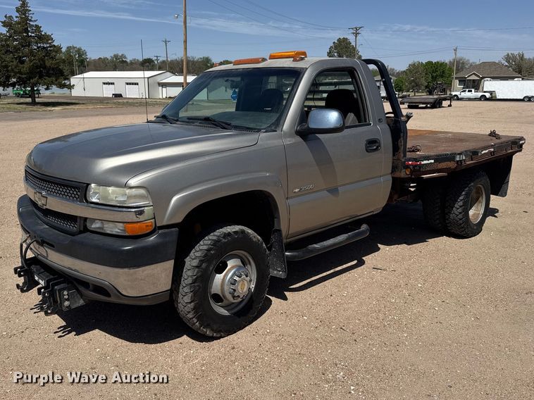 2002 Chevrolet Silverado 3500 flatbed pickup truck - FB7266