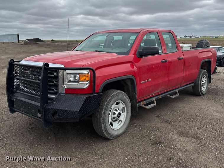 2015 GMC Sierra Ext. Cab pickup truck - FB7279