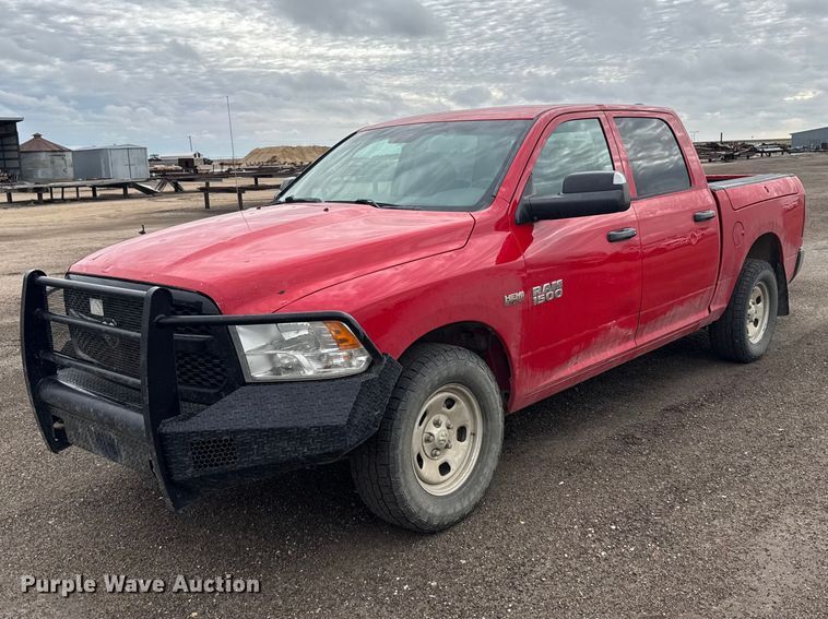 2018 RAM 1500 Crew Cab pickup truck - FB7281