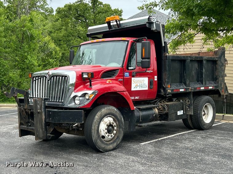 2009 International 7400 SFA dump truck - FC5510