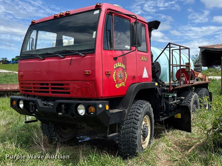 1998 Stewart & Stevenson M-1090 brush fire truck - FC5627