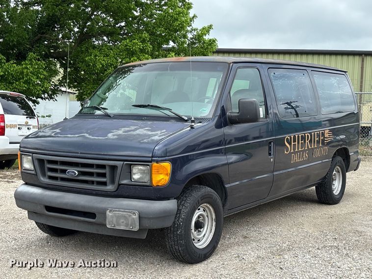 2003 Ford E150 van - FG0263