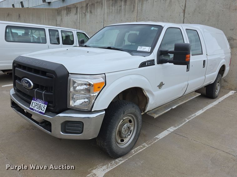 2011 Ford F350 Super Duty Crew Cab pickup truck - FH6048