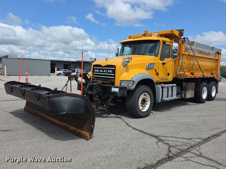 2015 Mack Granite GU713 dump truck - FH6053