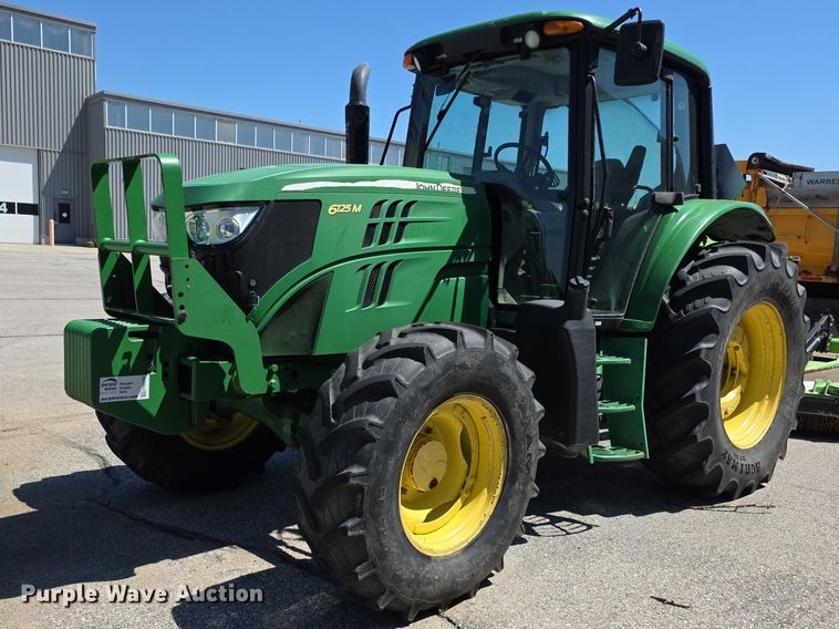 2011 John deere 6125M MFWD tractor - FH6055