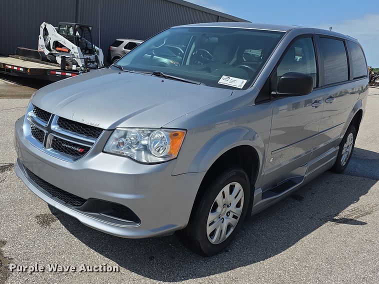 2017 Dodge Grand Caravan handicap accessible van - FI0941