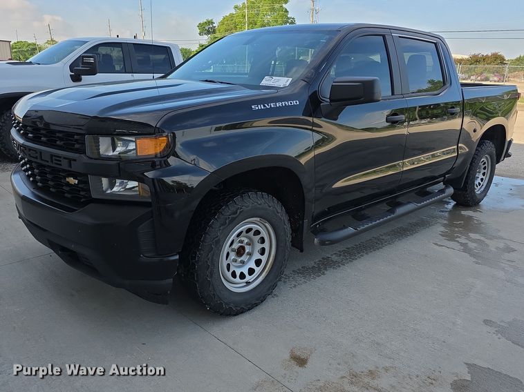 2020 Chevy Silverado 1500 Crew Cab pickup truck - FI0950
