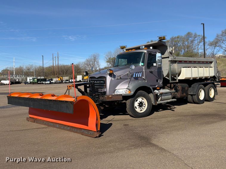 2009 Mack GU813 dump truck - FK0078