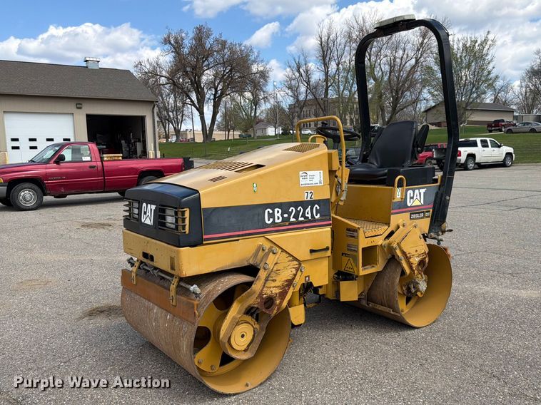 Caterpillar CB-2240 combination vibratory roller - FK0126