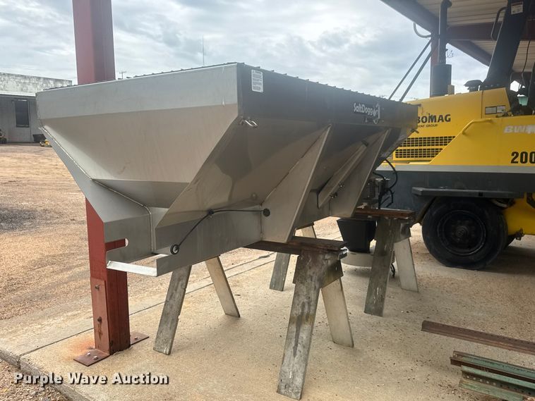 Salt Dogg 1470601SSE spreader - MX9184