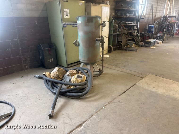 Clemco SCW 1648 sand blaster - MX9189