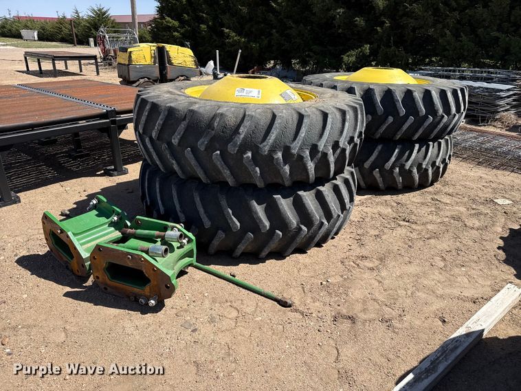 John Deere 520/85R42 tires and wheels - DS6800
