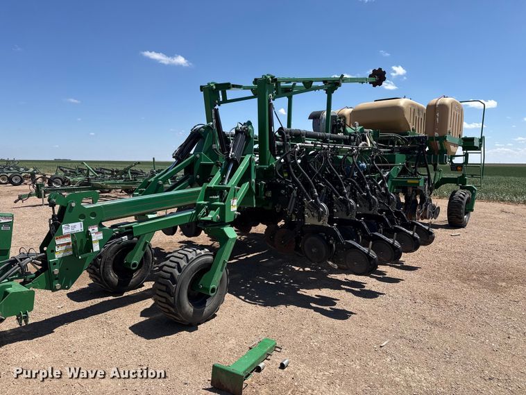 2010 Great Plains YP3025A-24TR twin row air seeder - DS6822