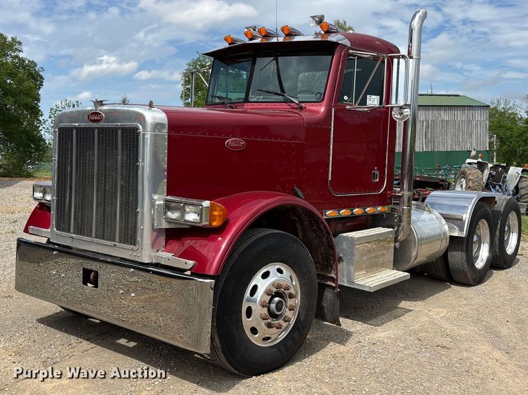 1987 Peterbilt 379 semi truck - DT0189