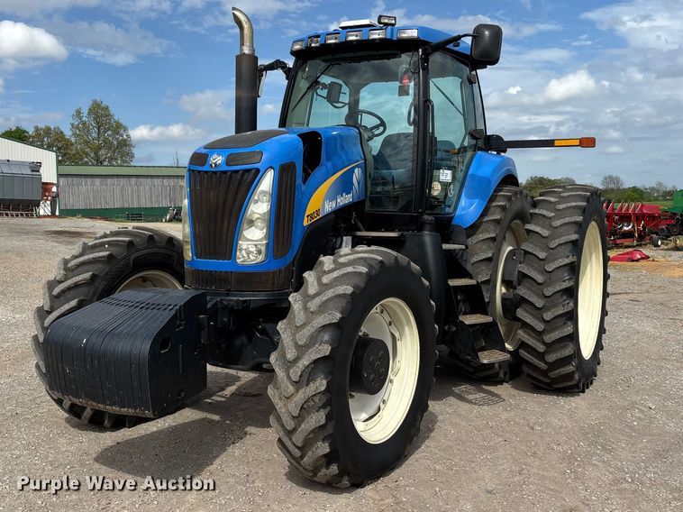 2011 New Holland T8030 MFWD tractor - DT0208