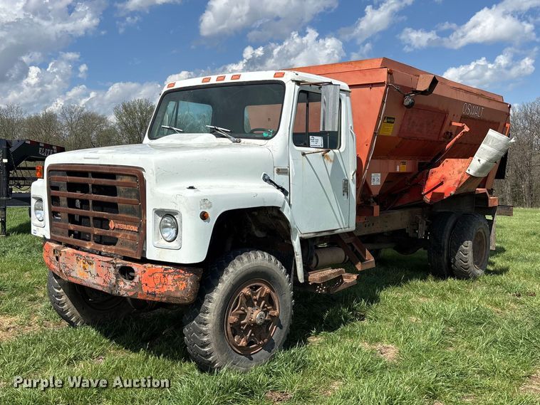 1980 International  1824 feed mixer truck - EA4816