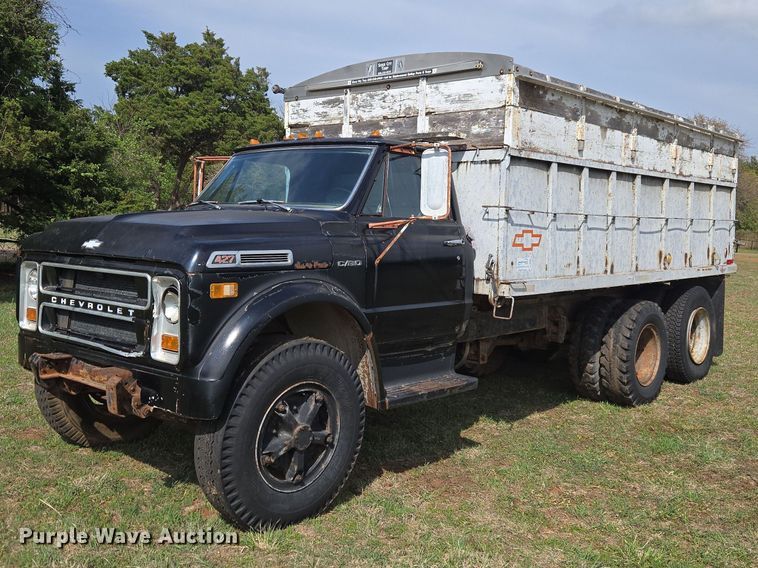1972 Chevrolet C60 grain truck - ET5204
