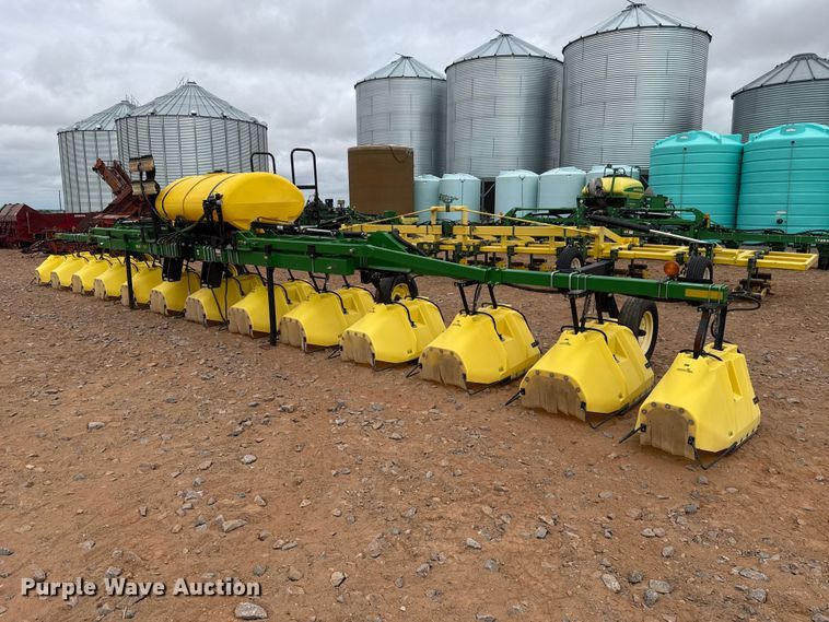 Willmar Fabrication Redball 12RW hooded sprayer - ET6058