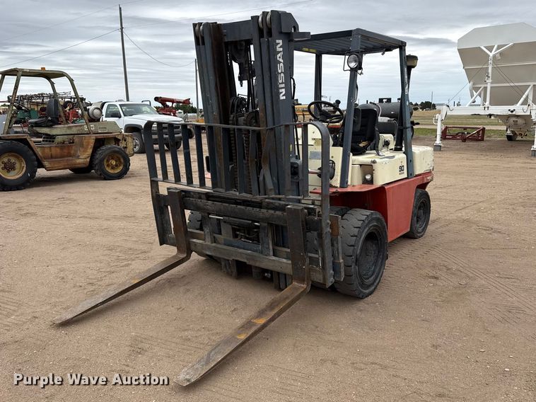Nissan 90 forklift - EW4533