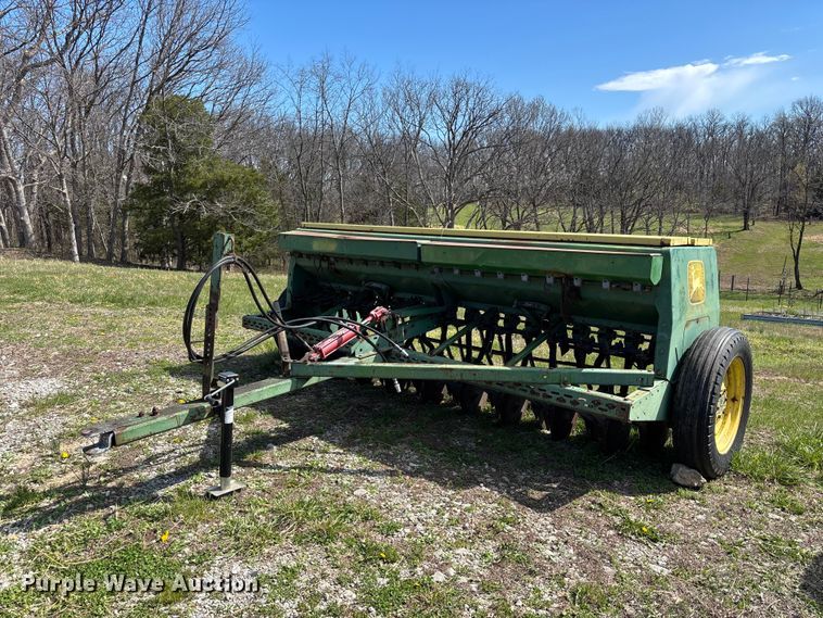 John Deere 8300 grain drill - FC4544