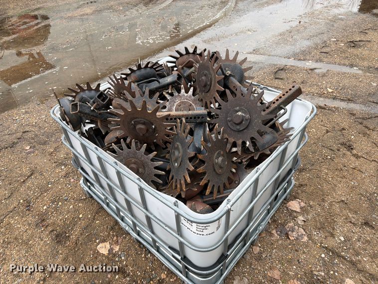Approximately 36 row cleaners - FK0111