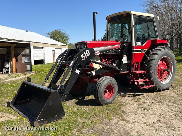 International Harvester Farmall 1086 tractor - FK0150