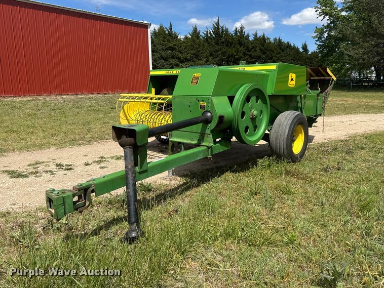 John Deere 336 small square baler - MX9241