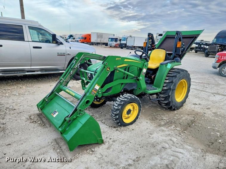 2020 John Deere 3038E MFWD tractor - YA3326