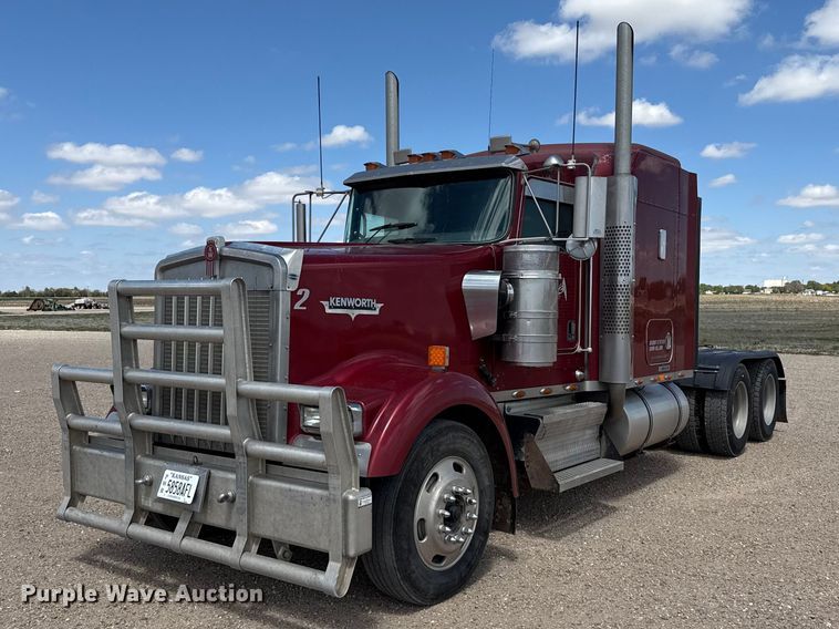 2006 Kenworth W900 semi truck - DS6821