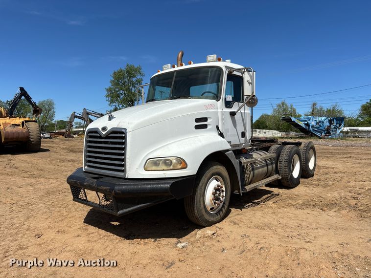 2005 Mack CXN613 semi truck - DT0163