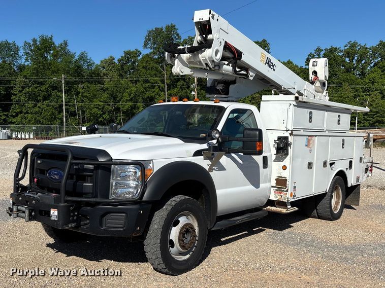 2015 Ford F550 bucket truck - DT0227