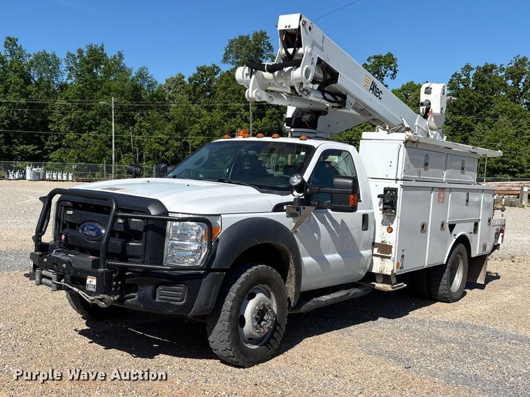 2015 Ford F550 bucket truck - DT0228