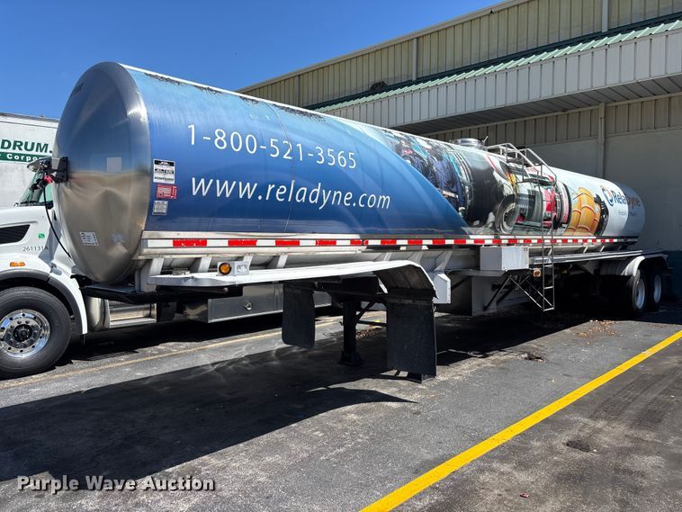 1983 Walker stainless tank trailer - DU0487