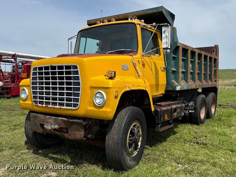 1983 Ford L9000 dump truck - DZ4447