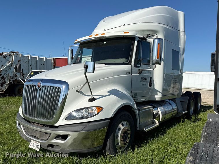 2016 International ProStar Plus semi truck - DZ4455
