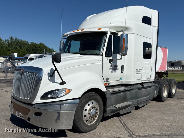 2016 International ProStar Plus semi truck - DZ4457