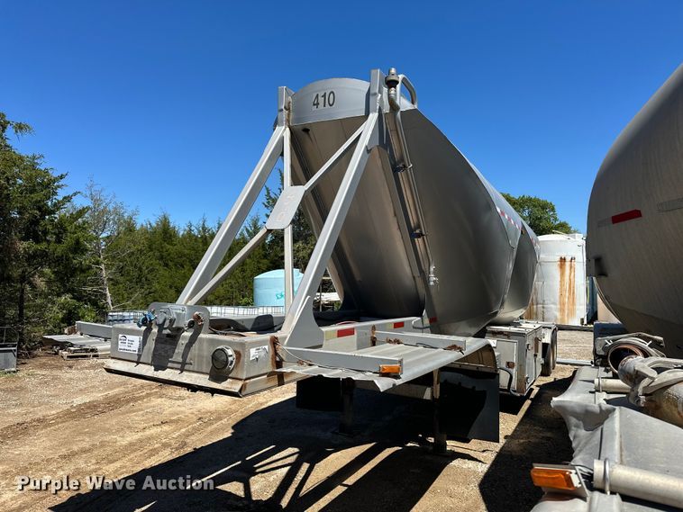 1982 Trailmobile B32C-52DT tank trailer - EA4856