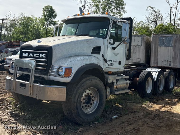 2007 Mack CV713 semi truck - EA7962