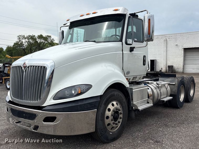 2016 International Prostar semi truck - EC4348