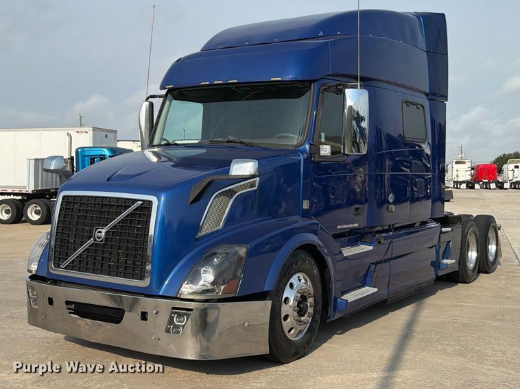 2015 Volvo VNL 740 semi truck - ED5228
