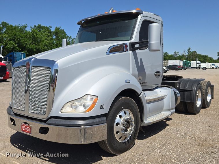 2016 Kenworth T680 semi truck - ET5042