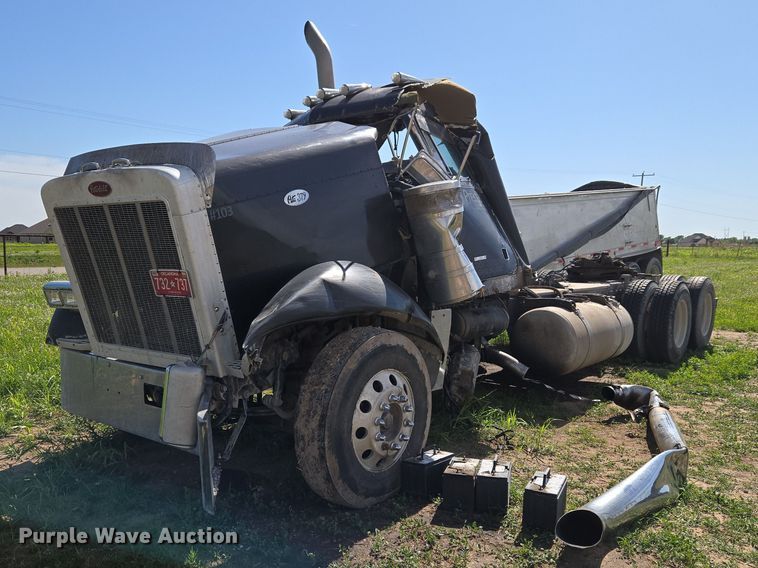2003 Peterbilt 379 semi truck - ET5060