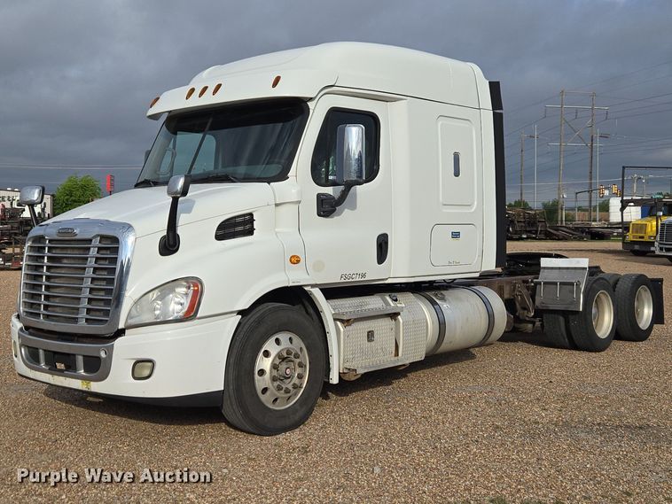2015 Freightliner Cascadia semi truck - ET5161