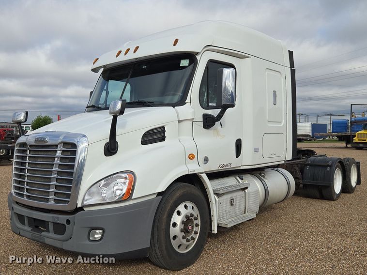 2015 Freightliner Cascadia semi truck - ET5165