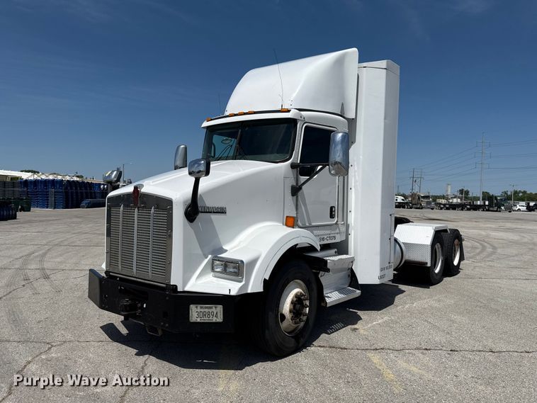 2014 Kenworth T800 semi truck - ET6042