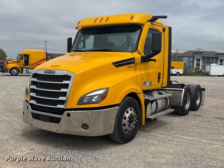 2022 Freightliner Cascadia 126 semi truck - ET6080