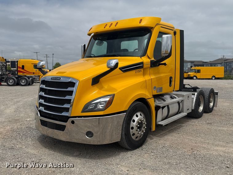 2021 Freightliner Cascadia 126 semi truck - ET6081